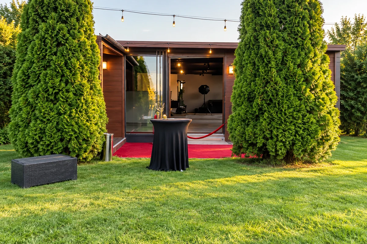 Intrarea în salonul ZephiraEvents din zona Focșani